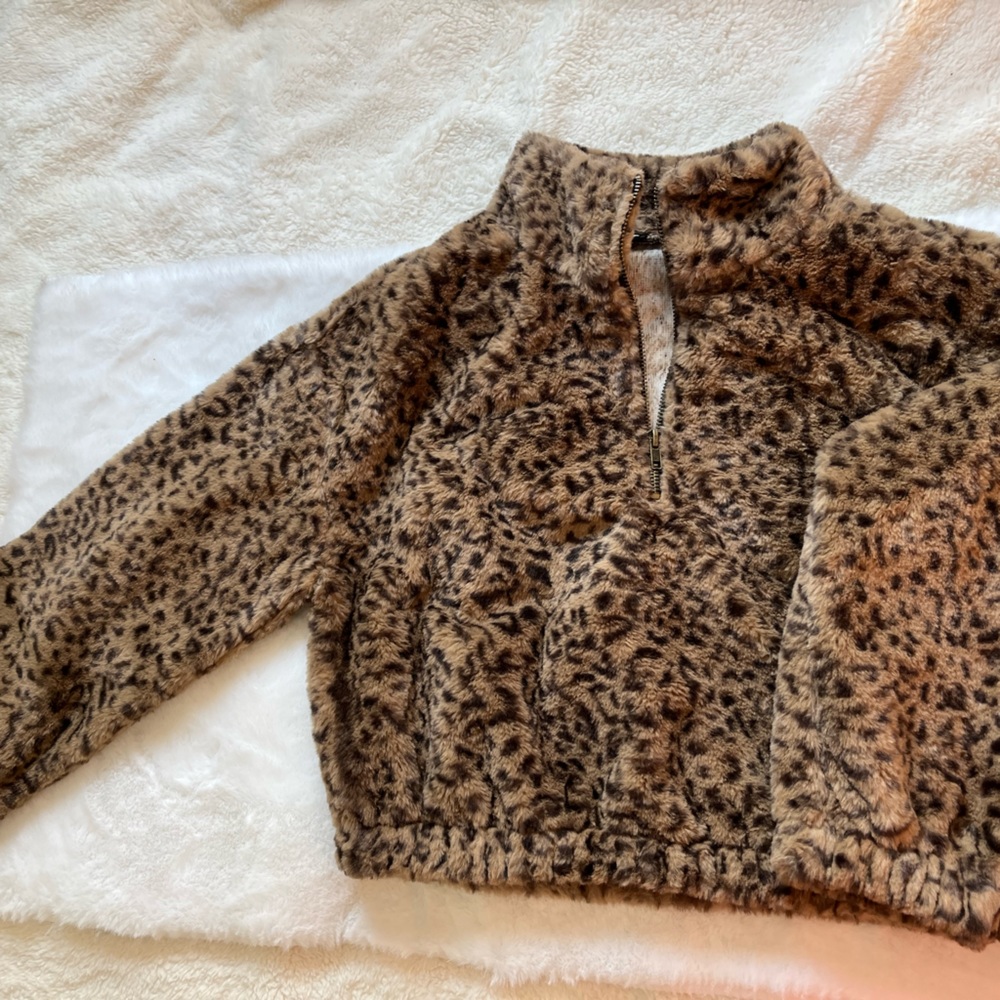 Cropped cheetah jacket